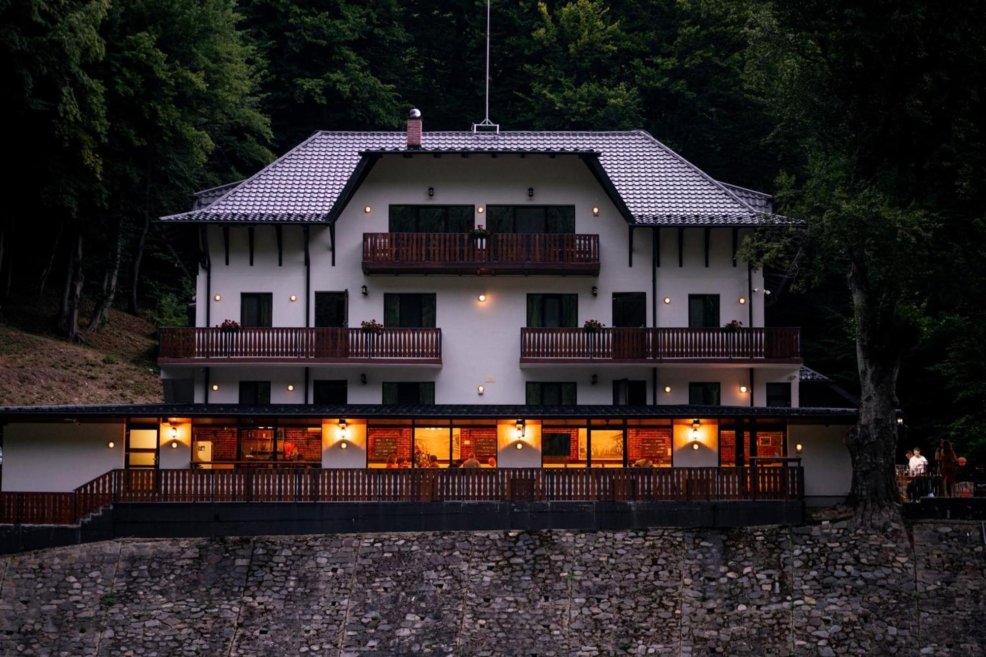 Hotel Poiana Mucenicului Arefu Exterior foto